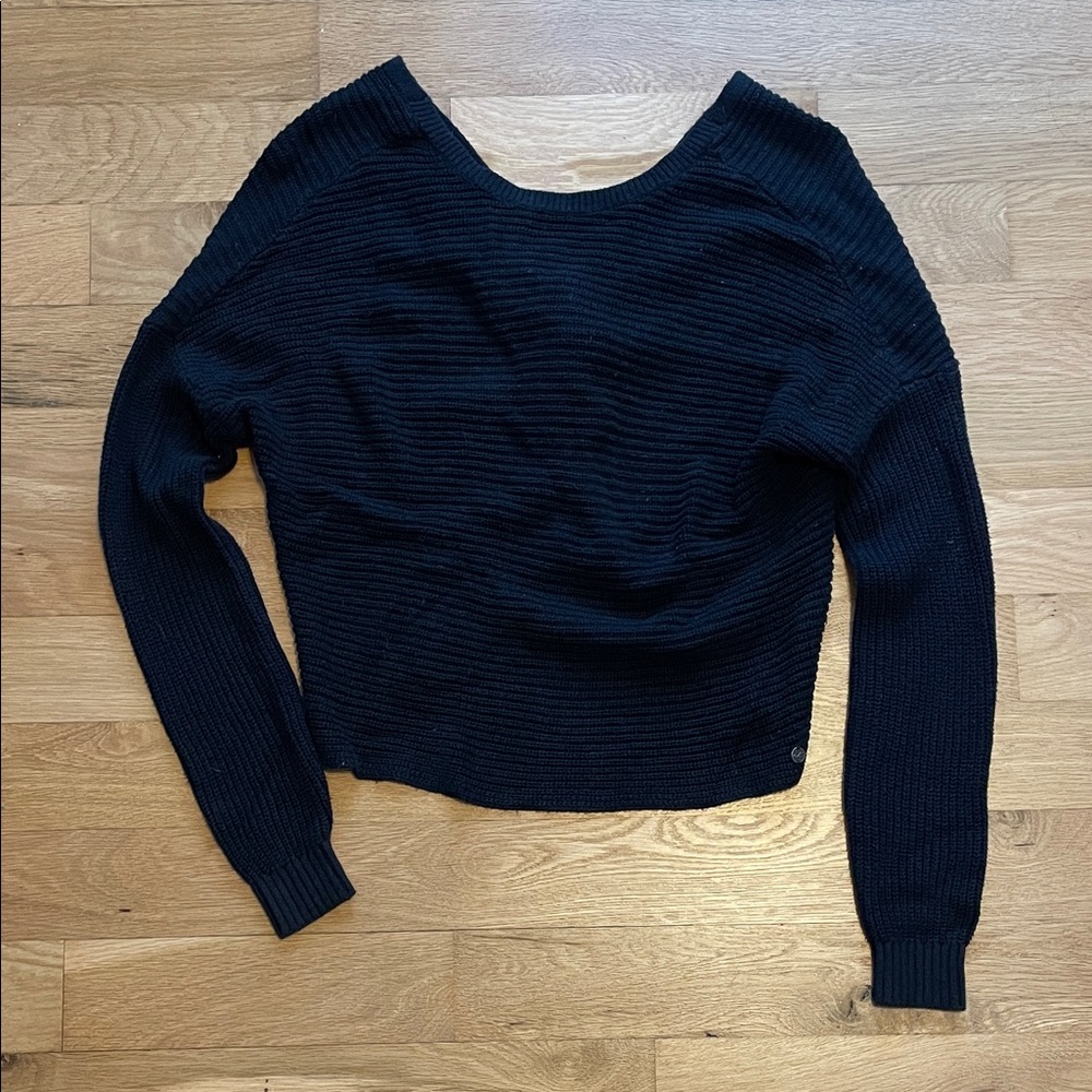 Hollister Women's Black Crew Neck Sweater